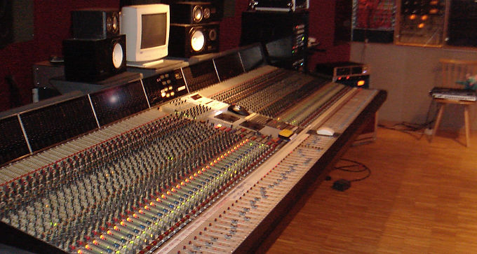 Uphon Studio Mixing